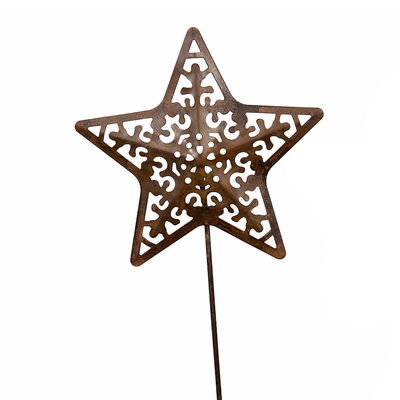 Stjärna av metall till jul och advent Metallstjärna på pinne i rostbrun färg för juldekoration och adventsdekoration.