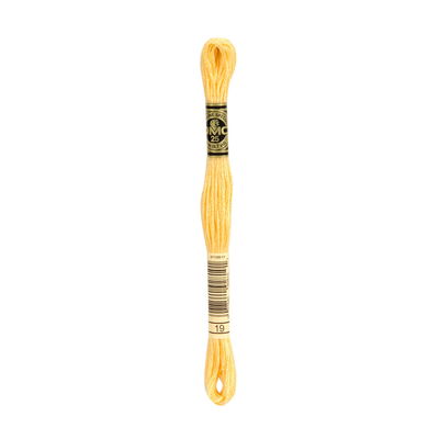 DMC Mouliné Spécial i färgen 19 Medium Light Autumn Gold broderigarn 8 meter