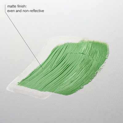 Grön färg med matt finish som ger ett mjukt skimmer, visad på målarduk W&N Professional Satin Varnish.