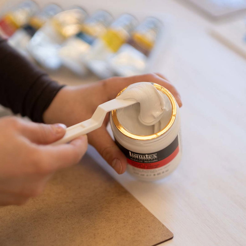 Modelleringsplasta från Liquitex under användning, konsistens