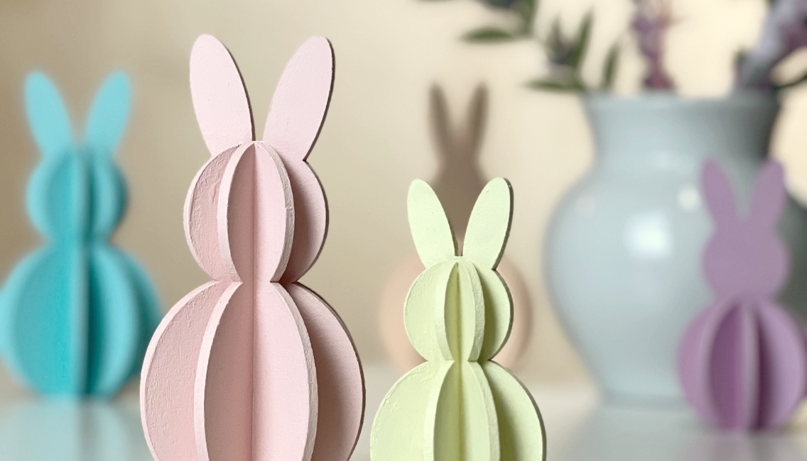 Bild på kaniner i trä till påsk