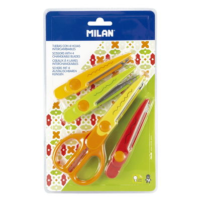 Mönstersax med fyra stycken olika blad Mönstersax med fyra stycken olika blad som enkelt kan bytas ut för att byta mönster