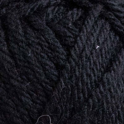 Närbild på Merino Maxi garn i färgen Pitch Black