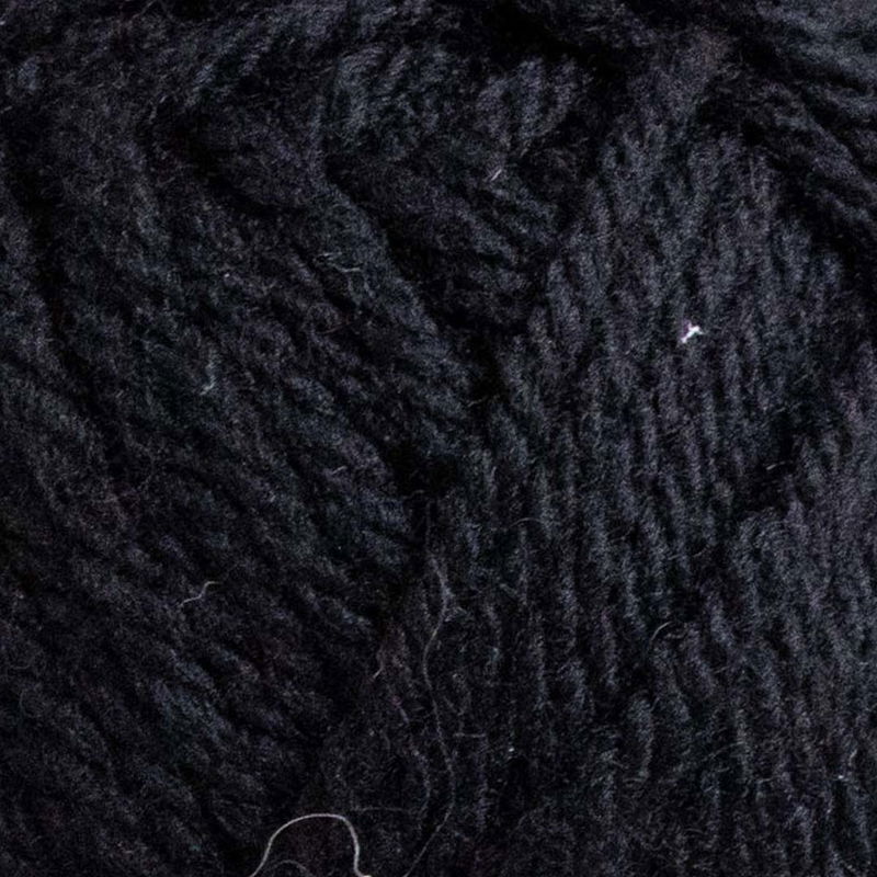 Närbild på Merino Maxi garn i färgen Pitch Black