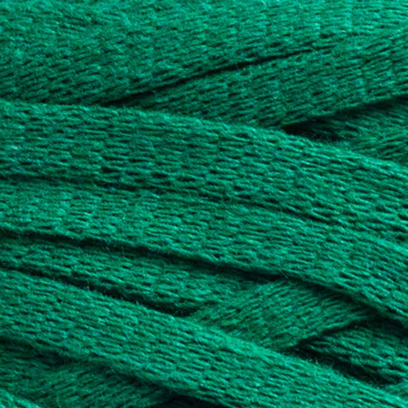 Närbild på garnet Golf Green i färgen grön ur serien Ribbon Blandgarn av Svarta Fåret