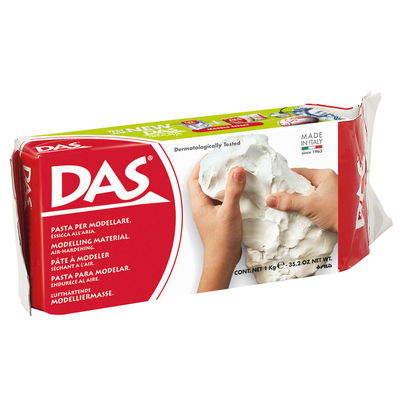 Förpackning med 1 kg DAS lufttorkande vit lera till skulpturer, reliefer och kreativa projekt.