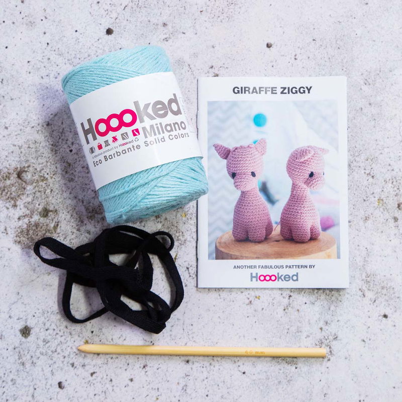 Innehåll DIY-Kit Amigurumi Giraffe Spring Ziggy Hooked