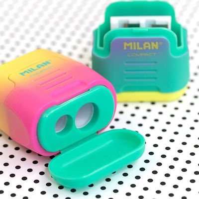 Två stycken Milan Sunset Pennvässare som visar upp de olika hålstorlekarna på vässarhålen