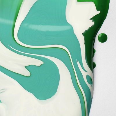 Liquitex Pouring Medium blandat med grönblå färg