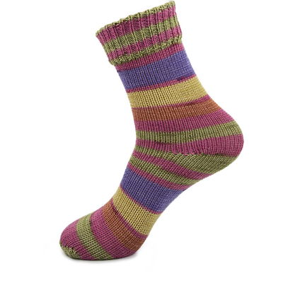 Stickad socka i Järbo Raggi Color Grading sockgarn, randigt mönster i grönt, rosa, lila och gult