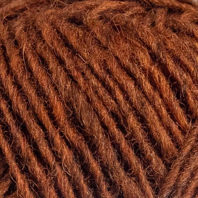 Närbild på Léttlopi ullgarn i färgen Rust Heather, 50 g nystan av 100 % ny isländsk ull
