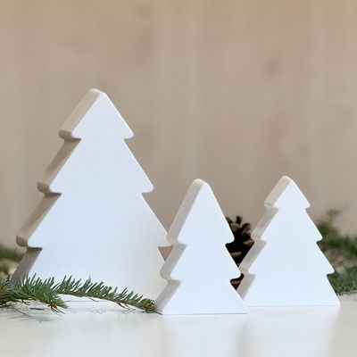 Julgranar i betong i flera storlekar Gjutna granar i olika storlekar i formgips - juldekorationer