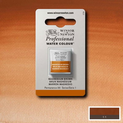 Winsor & Newton Professional Water Colour Magnesium Brown i halvkopp som visas mot målad bakgrund i samma färg.