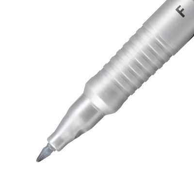 Närbild på spetsen av STABILO Write-4-all permanentpenna svart 0,7 mm
