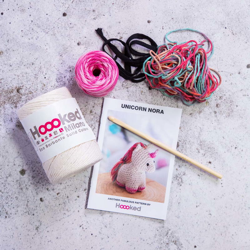 Innehåll DIY-Kit Amigurumi Unicorn Nora Hooked