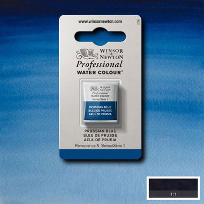 Winsor & Newton Professional Water Colour Prussian Blue i halvkopp som visas mot målad bakgrund i samma färg.