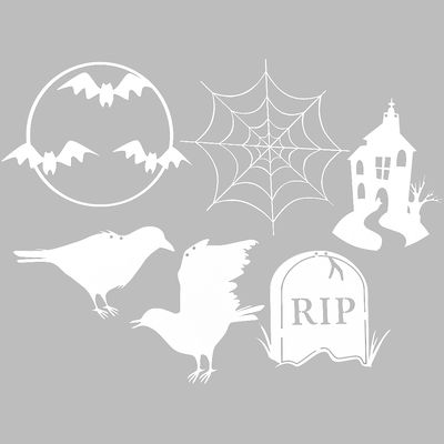 Halloween dekorationer i kraftig kartong, fladdermöss, spindelnät, kyrka, gravsten och korpar