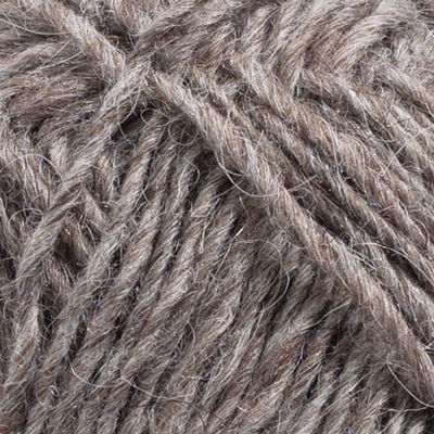 Närbild på Léttlopi ullgarn i färgen Oatmeal Heather, 50 g nystan av 100 % ny isländsk ull