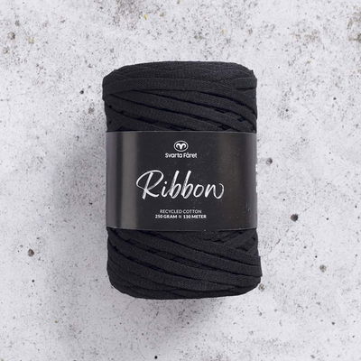 Ribbon Blandgarn, tubgarn, i färgen Pitch Black från Svarta fåret
