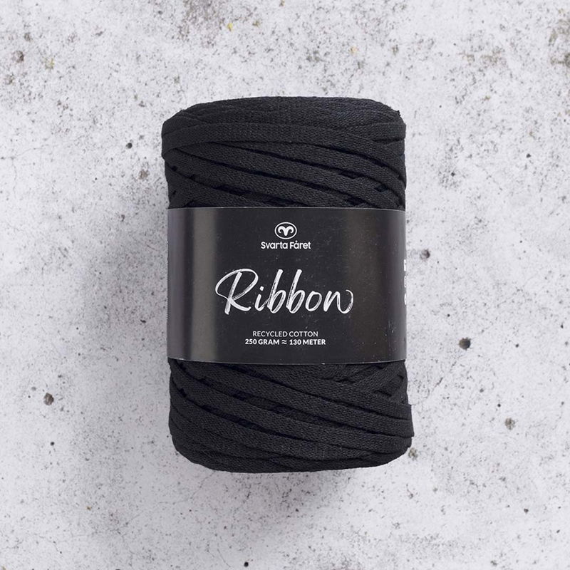 Ribbon Blandgarn, tubgarn, i färgen Pitch Black från Svarta fåret