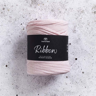 Ribbon Blandgarn, tubgarn, i färgen Pink-A-Boo från Svarta fåret