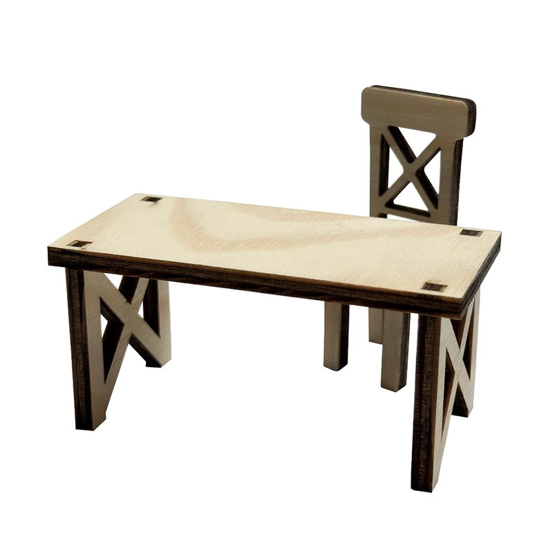 Miniatyrstol och miniatyrbord av trä till dockhus och nissedörr, bordet har en slät yta