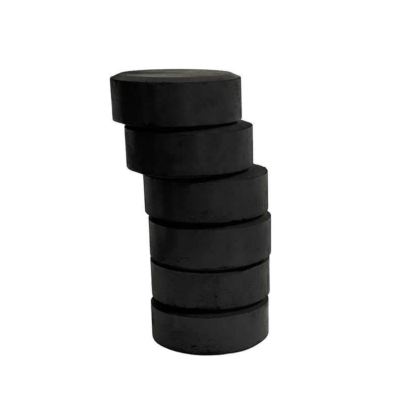 Färgpuckar, vattenfärg i färgen onyxsvart, staplade på varandra.