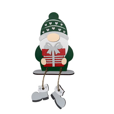Tomte på kant med paket, DIY-kit Tomte i trä med inslaget paket, målad med rött, grönt och vitt, DIY-kit från Cria