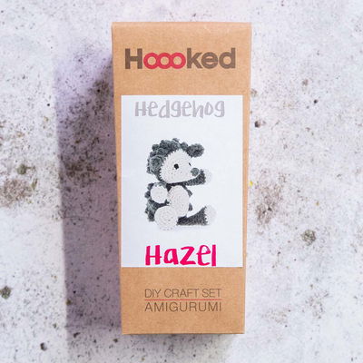 Hooked DIY-kit Amigurumi Hedgehog Hazel förpackning