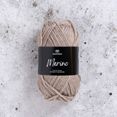 Svarta Fåret Merinogarn Pure Shores 50 g nystan av mjuk merinoull