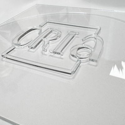 Laserskuren Cria-logga i äkta PLEXIGLAS® XT Klart PLEXIGLAS® XT med laserskuren Cria-logga