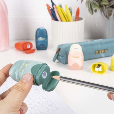 Ett vässarhåll för standardpennor Milan Lava