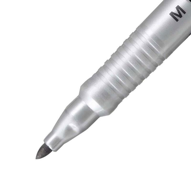 Närbild på spetsen av STABILO Write-4-all permanentpenna svart 1.0 mm