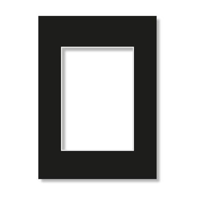 Svart standardpassepartout i format 42x59,4 cm med rektangulär öppning