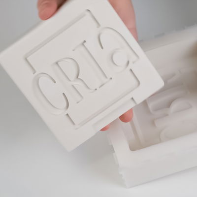 Crialogga gjuten i en gjutform av RTV-silikon