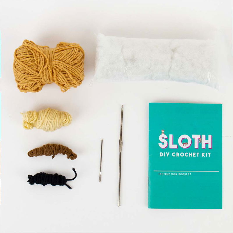 DIY-Kit Virkning Sengångare innehåller virknål, 4 garnfärger, fyllning, broderinål och instruktioner