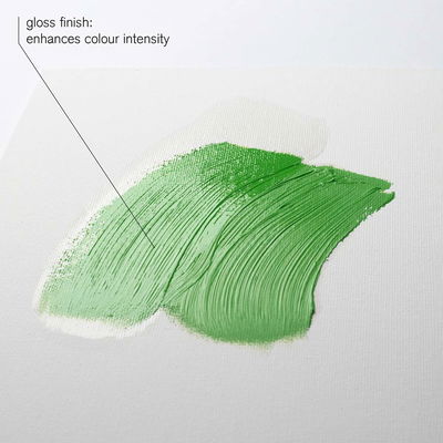 Grön färg med gloss finish som ger ett mjukt skimmer, visad på målarduk W&N Professional Satin Varnish.