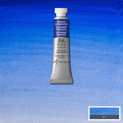 Färgprov och förpackning, French Ultramarine i 5ml tub Winsor & Newton Professional Water Colour French Ultramarine i 5 ml tub som visas mot målad bakgrund i samma färg.