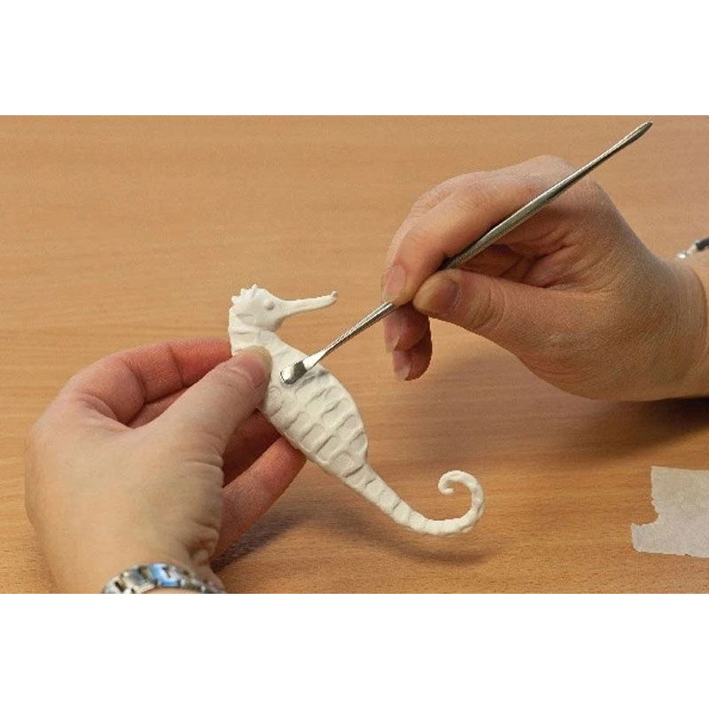 Skulptering av en sjöhäst med hjälp av Vallejo Carver set.
