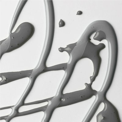 Liquitex String Gel applicerad i glansiga trådar och linjer på papper