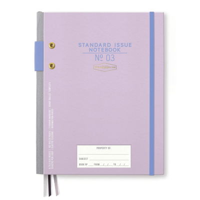 Framsida av Standard Issue skrivbok i Lavender och Periwinkle med guldfoliedetaljer. 192 sidor av hög kvalitet