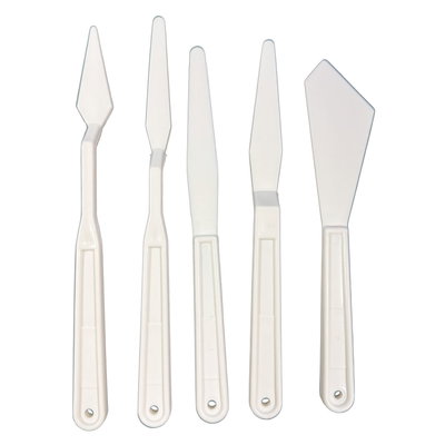 Set med 5 palettknivar i plast från KreatorStudio i fem olika bladformer för måleri