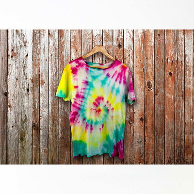 DIY för att göra Tie Dye med färgglada färger