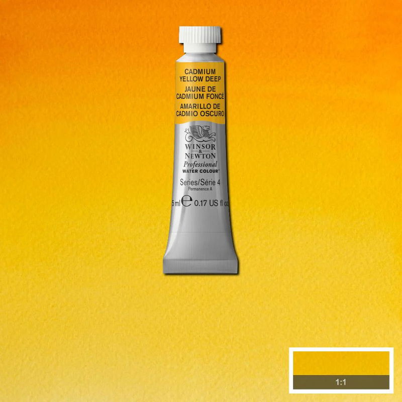 Winsor & Newton Professional Water Colour Cadmium Yellow Deep i 5 ml tub som visas mot målad bakgrund i samma färg.