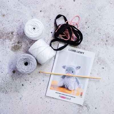 Innehåll DIY-Kit Amigurumi Lamb Lewy Hooked