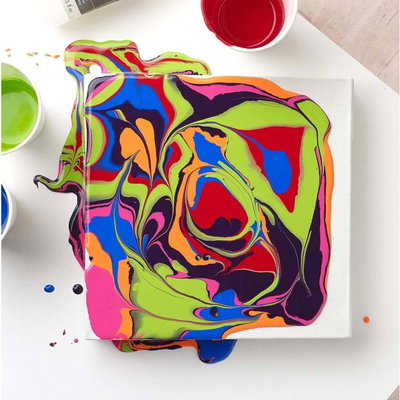 Acrylic pouring med Liquitex Pouring Medium på vit målarduk