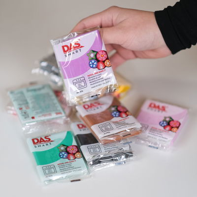 DAS Smart polymerlera 57 g i olika färger och förpackningar