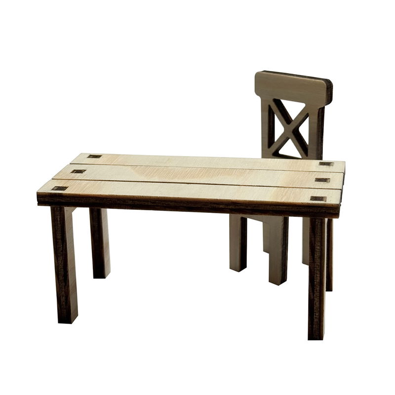 Miniatyrstol och miniatyrbord av trä till dockhus och nissedörr, bordet har individuella brädor