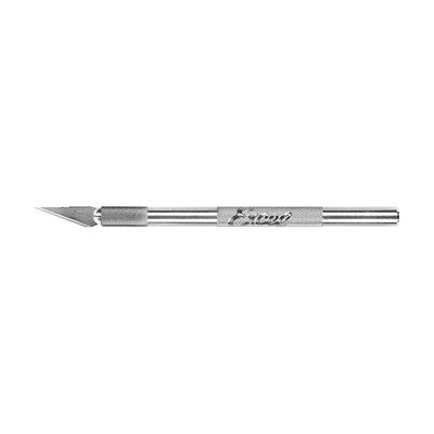 Excel Blades K1 skalpell med silverfärgat handtag och #11-blad, sett från sidan.