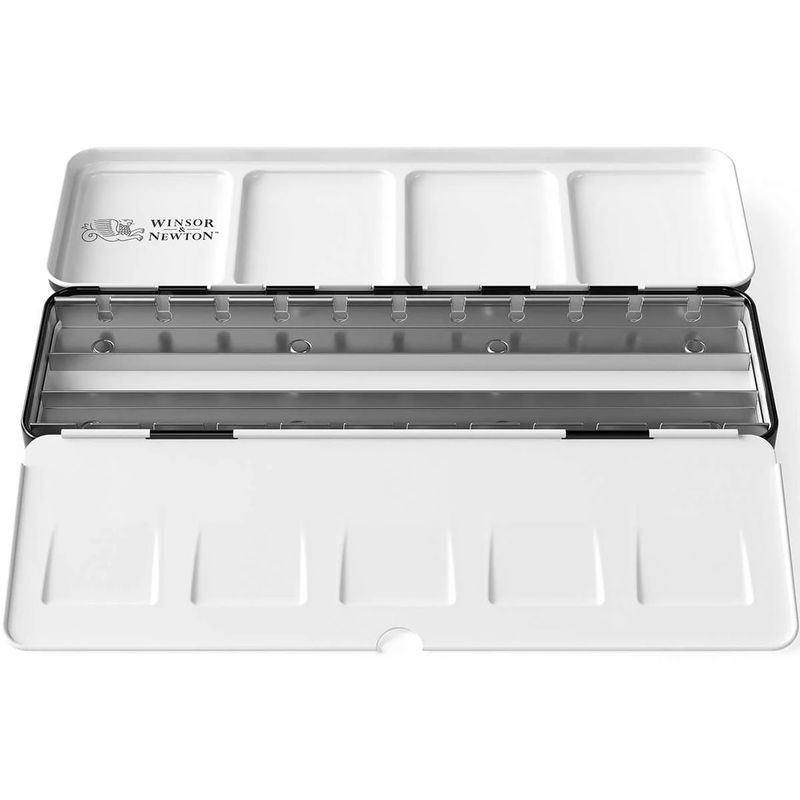 Närbild på insidan av Winsor & Newton Professional Watercolour akvarellåda med plats för halvkoppar